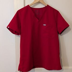 Figs Scrubs M Winning Red Catarina One Pocket Top Medium